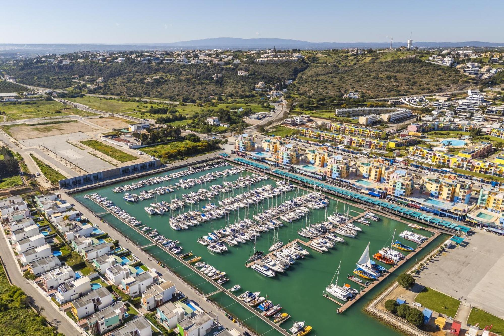 Marina Breeze Apartment With Pool - 900M From The Beach Albufeira Exterior photo
