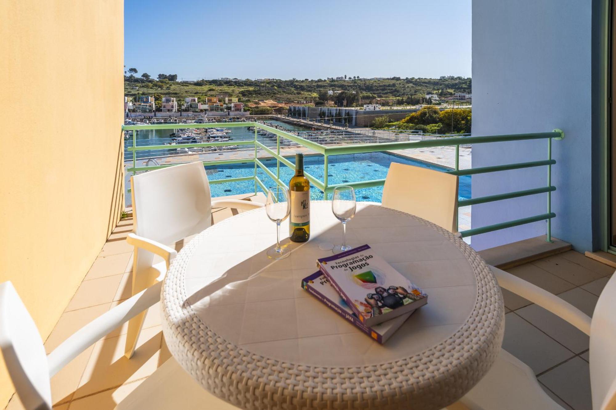 Marina Breeze Apartment With Pool - 900M From The Beach Albufeira Exterior photo